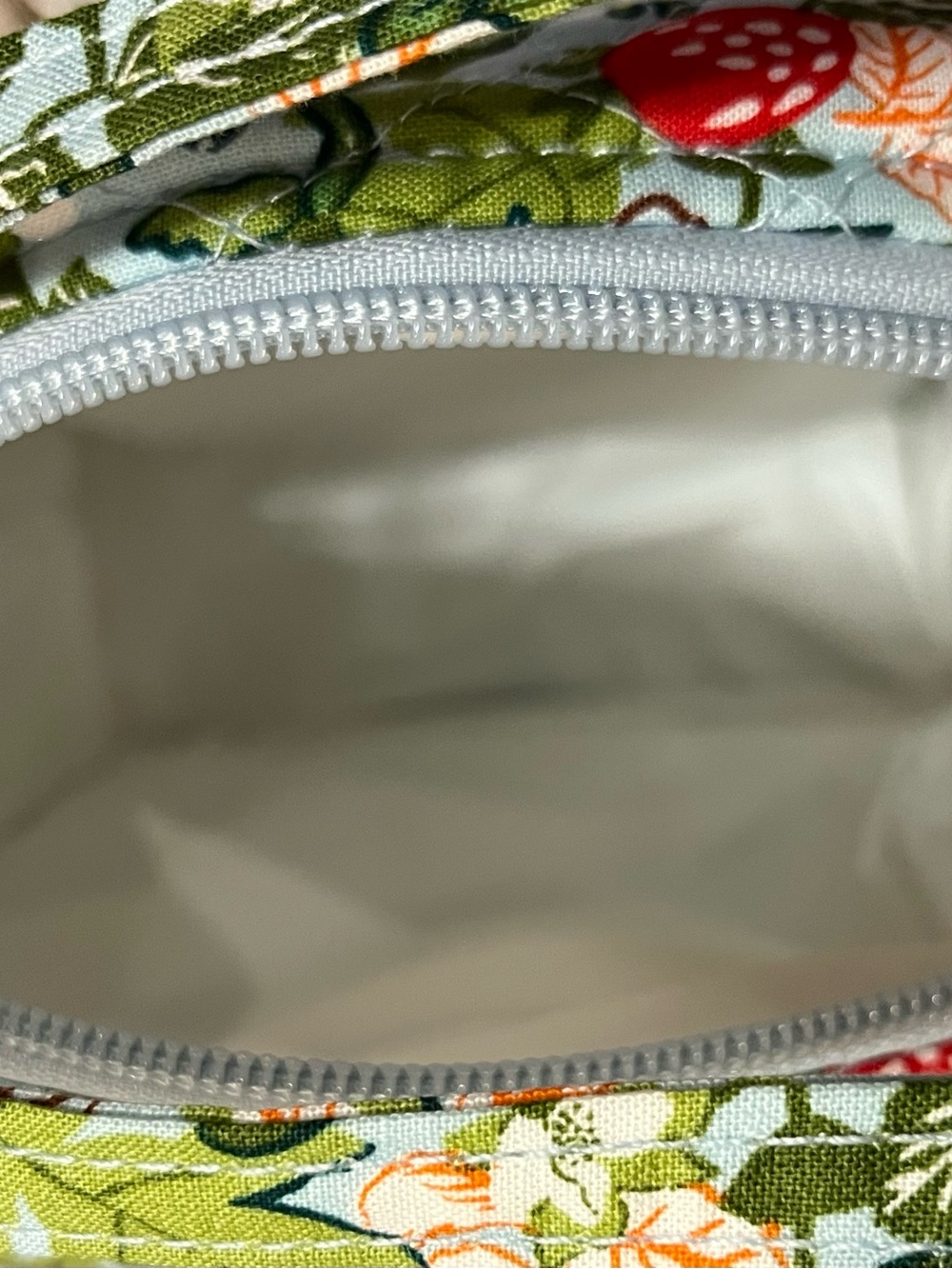 NWT Vera Bradley Quilted Frogberry Garden Blue Lunch Tote - Picture 4 of 5